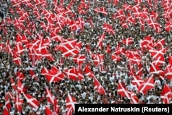 Акция движения "Наши" в Москве 15 мая 2005 года. Фото: Reuters