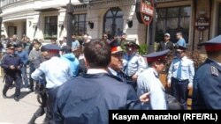 Задержания на митинге против продажи земли иностранцам в Алма-Ате 21 мая 2016 года